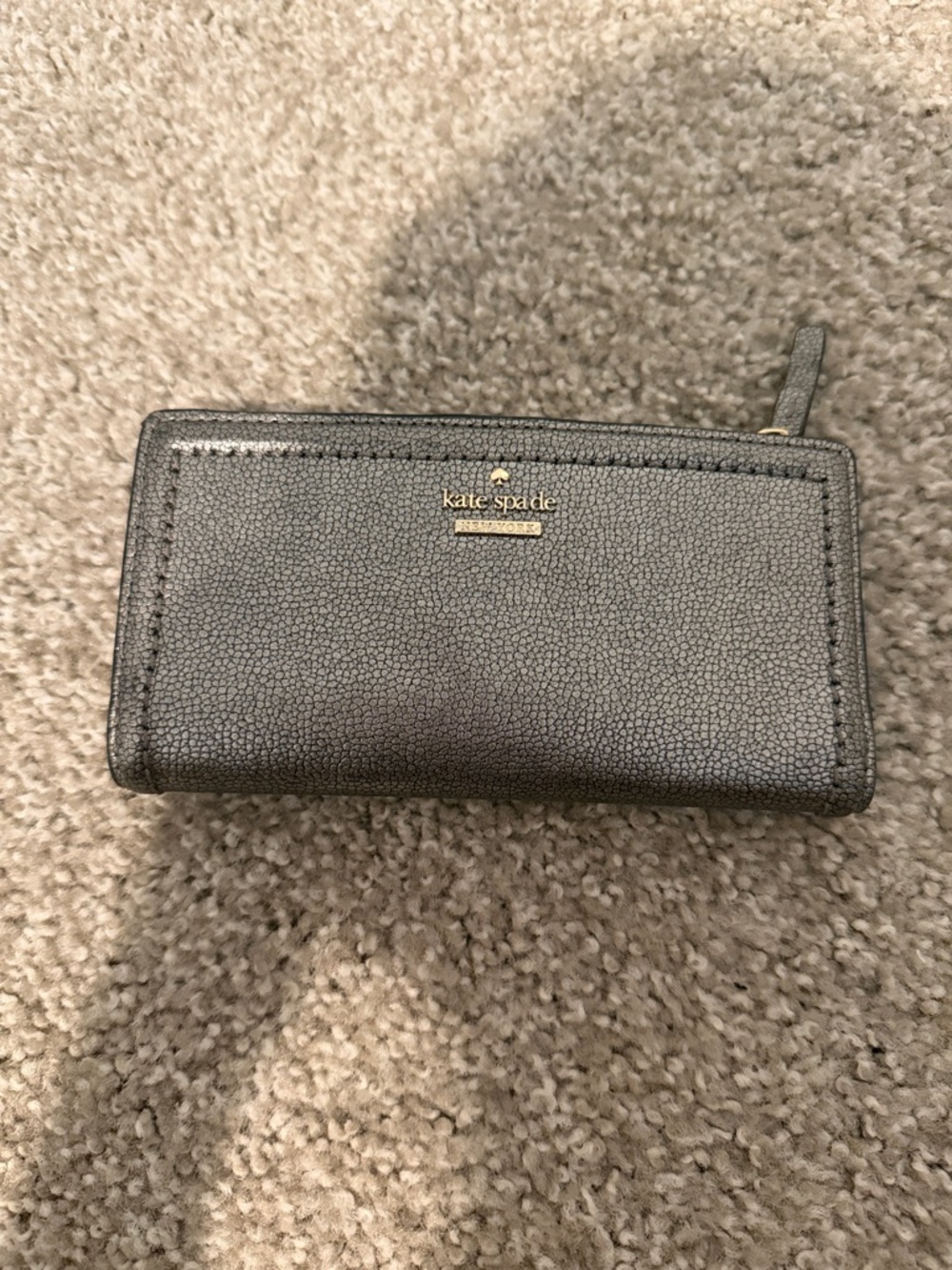 kate spade gray pebbled leather zip wallet with gold logo